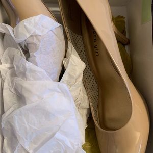 Madden girl nude color heels 2.5 inch heel size 9.5